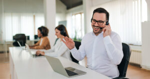 Unterstützung für Kunden im ETRON Helpcenter